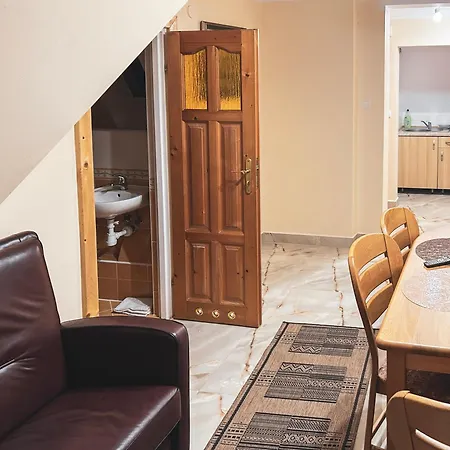 Gosciniec Na Rowni Apartment *